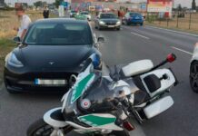 No Lovestream rozvážal ľudí aj nadrogovaný taxikár, narazil do policajnej motorky