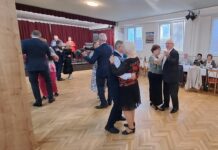 Terasanský bál v Košiciach potešil seniorov hudbou a tombolou