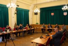 O kreslo starostu sa v Starom Meste uchádza šesť kandidátov, na poslancov 59