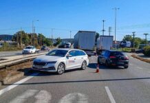 V Košiciach sa pred Mostom VSS zrazilo nákladné auto s osobným. Polícia odporúča obchádzku