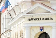 Polstoročia v právnej praxi. Bývalí študenti práva na UPJŠ obnovili akademický sľub
