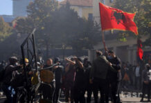 Albánsky premiér: Protesty predstavujú hrozbu pre členstvo v EÚ