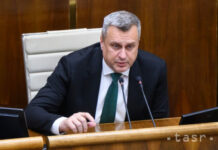 SNS požaduje úplné zrušenie transakčnej dane aj zníženie daní na PHM