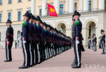 Nórsko si minútou ticha uctilo pamiatku zosnulého kráľa Haralda V.