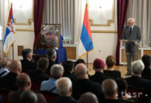 V Belehrade si verejne uctili vojnového zločinca Ratka Mladiča