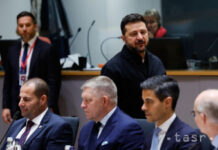 Fico zo summitu EÚ v Bruseli odcestoval do Srbska podporiť Vučiča