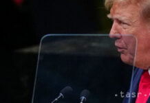 Trump: Rozhodujem sa medzi uzavretím dohody s Iránom a jeho zničením