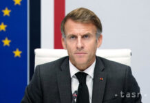 Macron: Cez víkend budú povolené iba protesty organizované odbormi