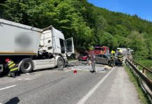 VÁŽNA NEHODA: Cesta I/70 v smere Kraľovany – Párnica je neprejazdná