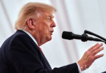 Trump vyzval Ukrajinu, aby prestala útočiť na ruské naftové zariadenia