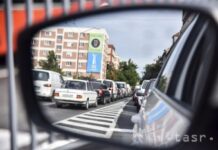 Kolóny na diaľnici D2 sa tiahnu od Petržalky až po Stupavu