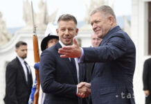 Premiér verí, že kľúčovou témou V4 bude znižovanie cien elektriny
