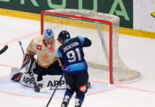 PRVÁ VÝHRA V LM: Nitra zvíťazila na ľade Kookoo Kouvola 4:1