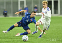Slováci s obmenenou jedenástkou, vpredu trio Ďuriš, Boženík, L. Sauer