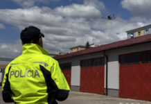 Rezort vnútra obstará bundy, plášte aj tričká pre policajtov a hasičov