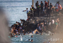 PRVÉ ODHADY: Do španielskej Ceuty preniklo približne 49.000 migrantov